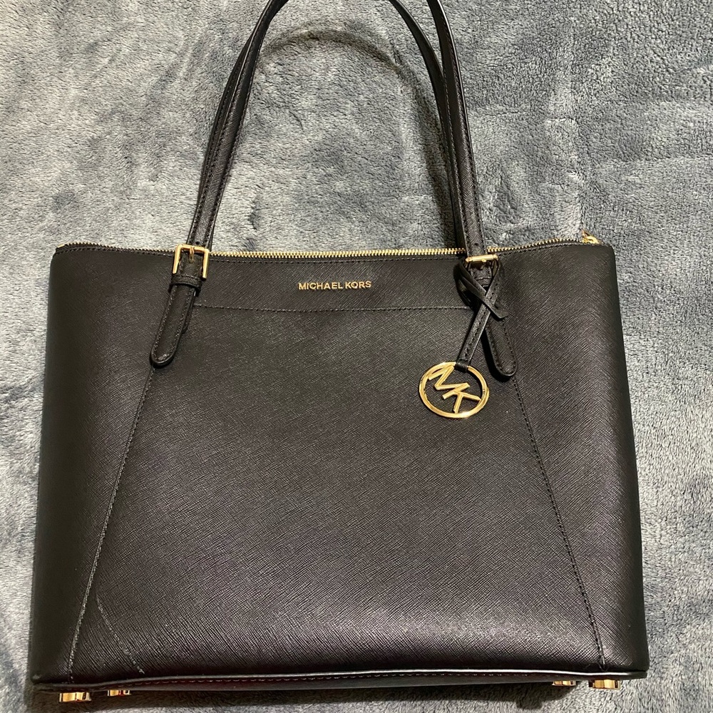 Michael Kors Tote purse (outlet)